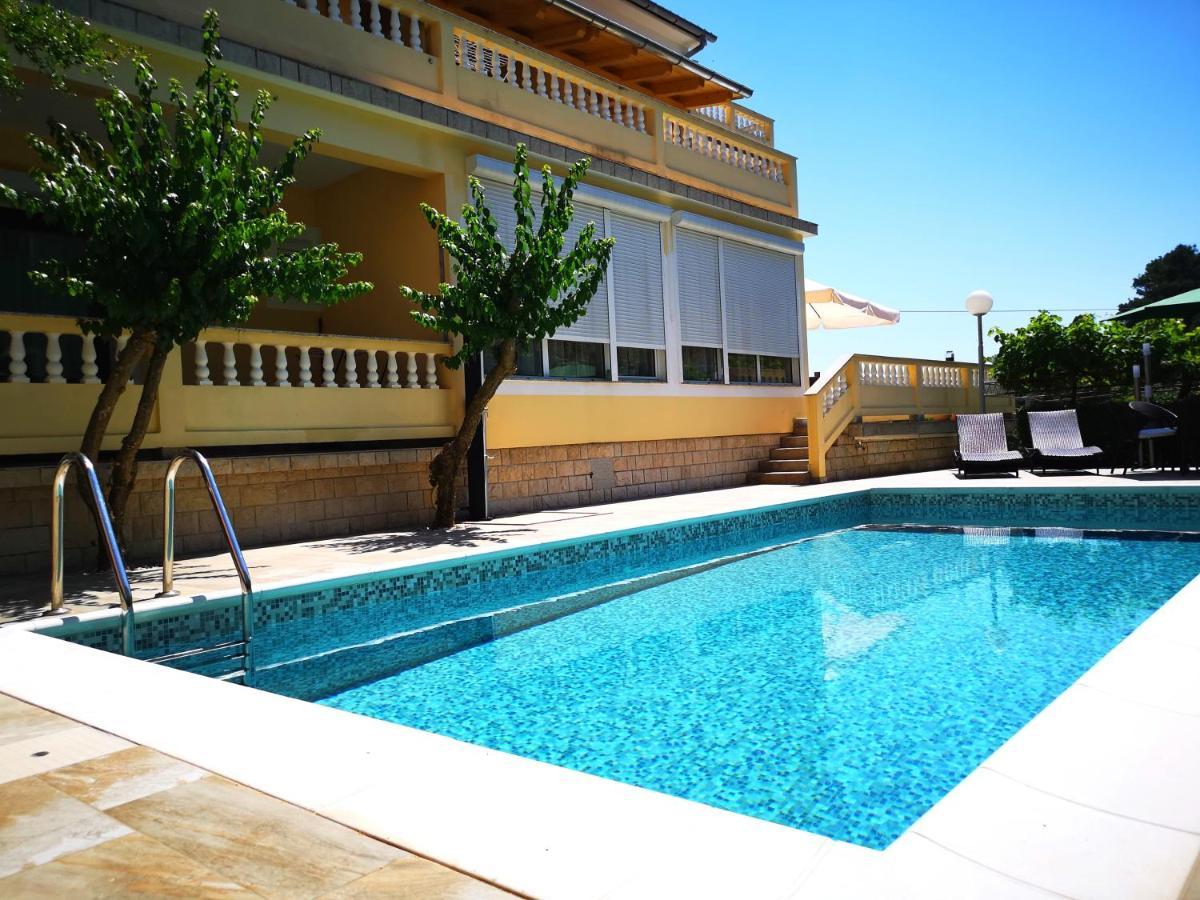 Apartments With A Swimming Pool Banjol, Rab - 11382 Eksteriør bilde